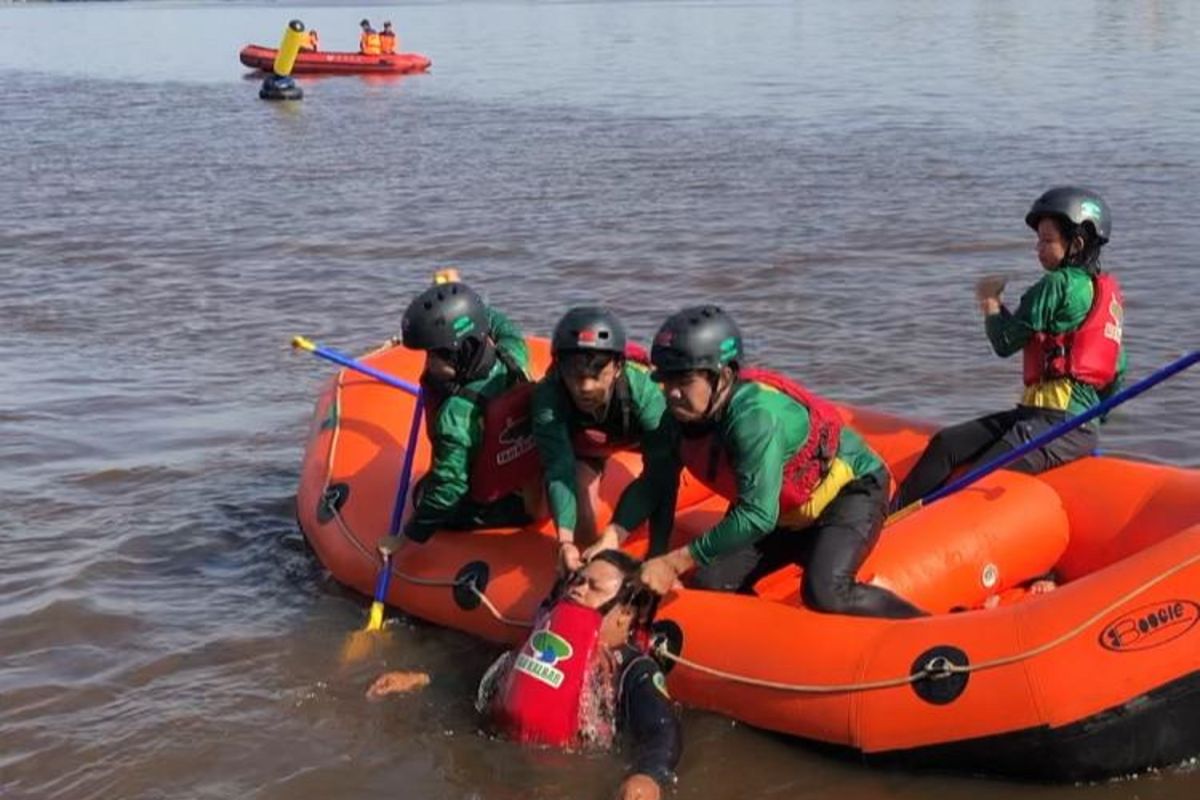 Lomba ketangkasan relawan perairan digelar FAJI di Kalimantan Barat