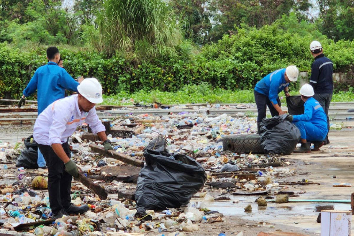 PT  IKI gelar aksi peduli sampah