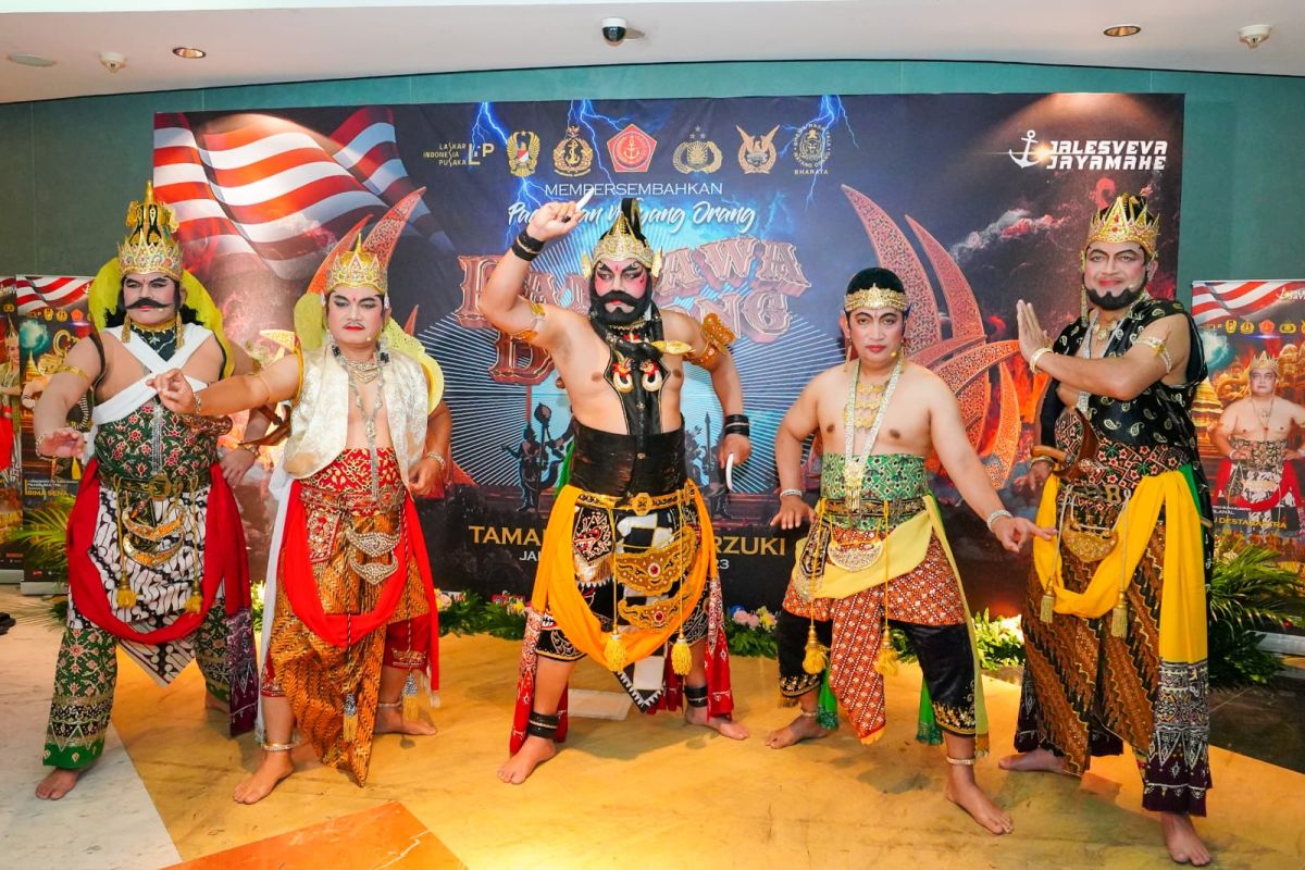 "Pandowo Boyong" theatre performance emblematic of TNI-police synergy