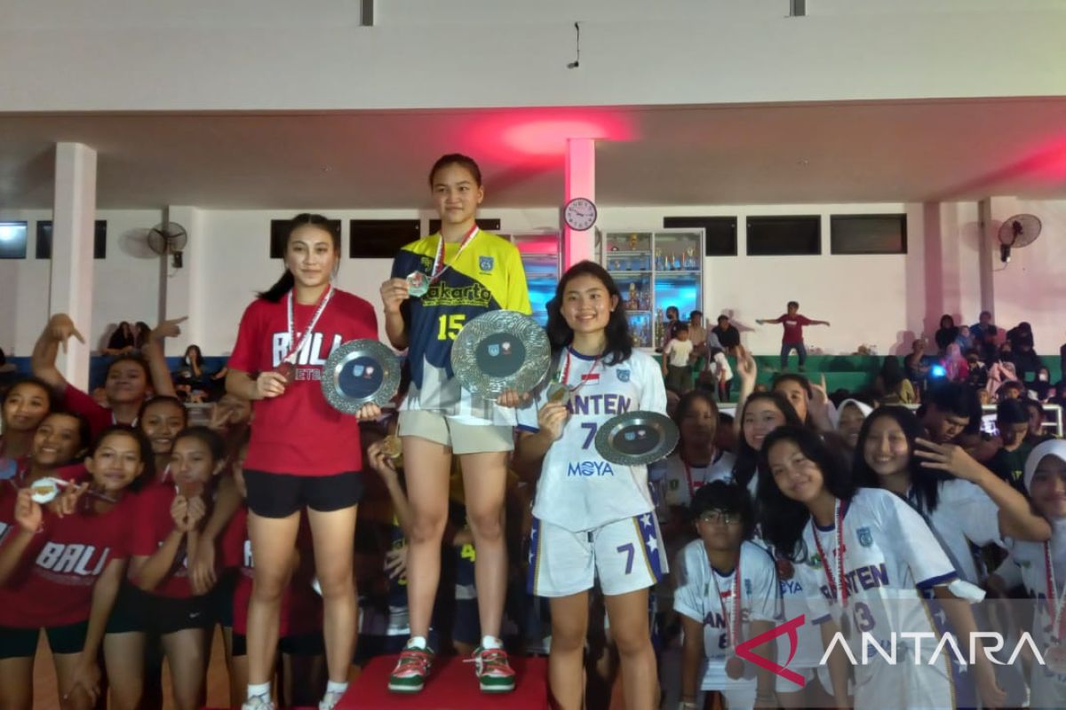 Tim Putri DKI Jakarta juara I Kejurnas Basket U-15 di Pangkalpinang