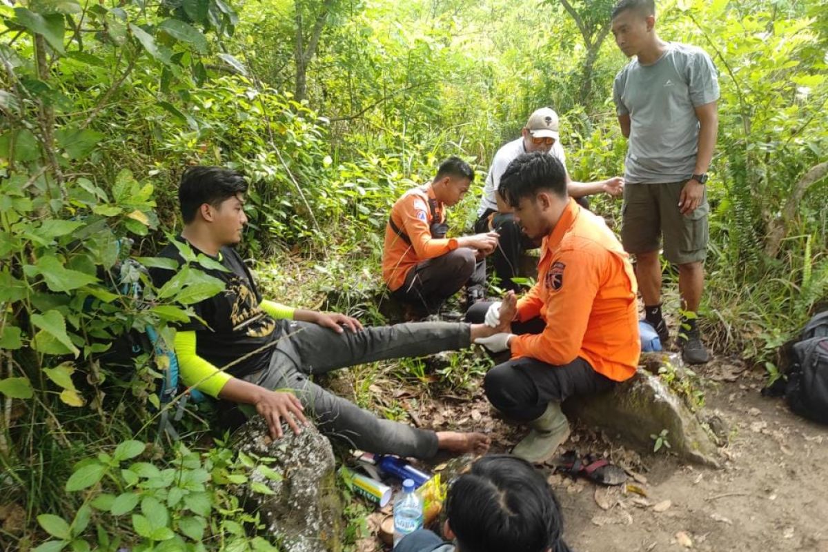 BPBD Lumajang evakuasi pendaki kesasar di Gunung Lamongan