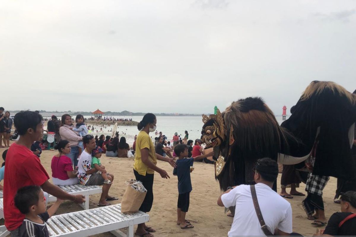 400 kendaraan pengunjung padati Pantai Sanur di libur hari raya