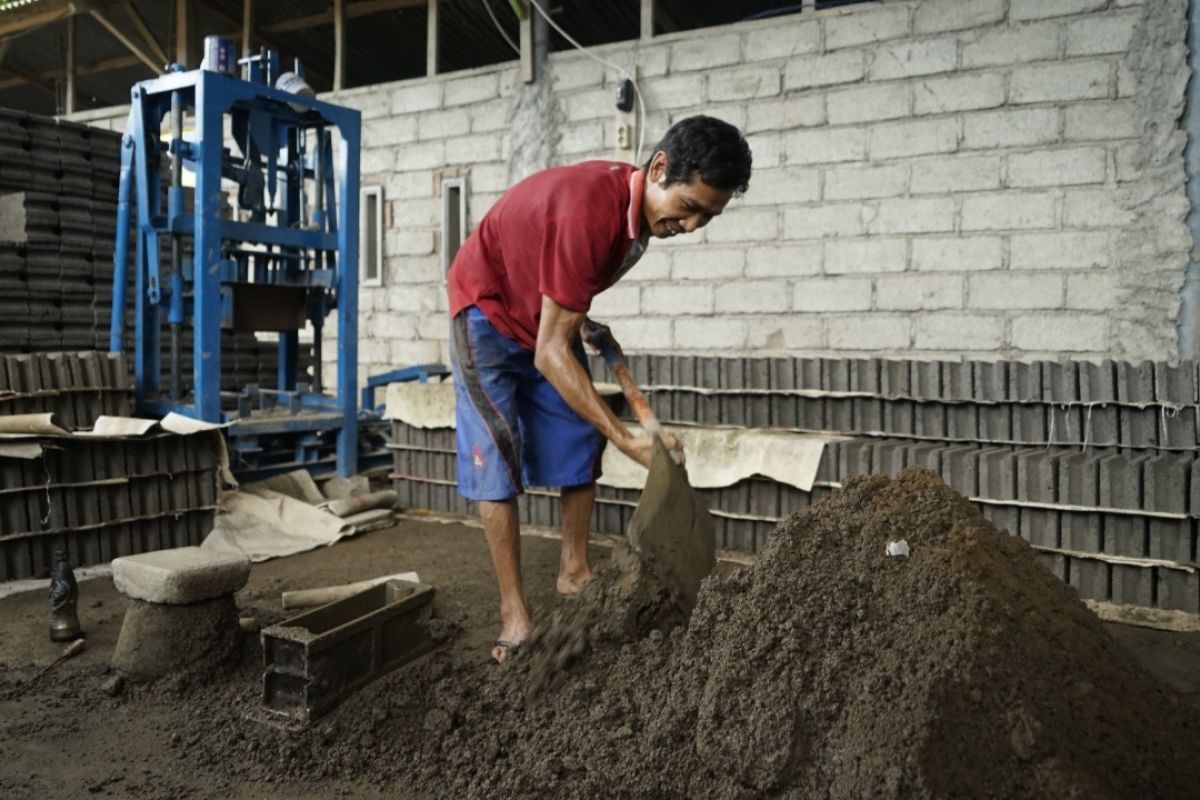 PLN NTB memanfaatkan 30.000 ton limbah batubara untuk infrastruktur