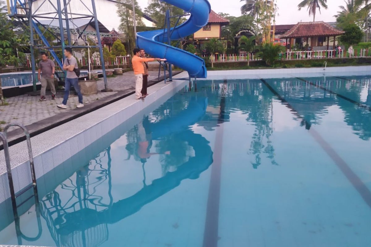 Seorang pria 25 tahun tewas tenggelam di kolam renang di Kotaraja Lombok Timur