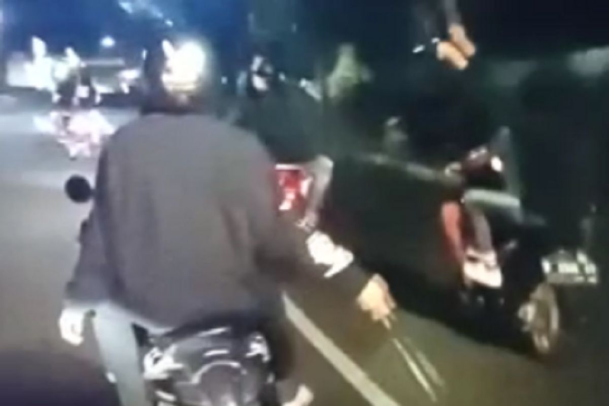 Polisi selidiki video geng motor bersenjata tajam