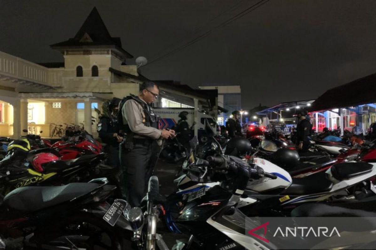 Polisi amankan seratusan kendaraan knalpot brong dalam razia di Solo