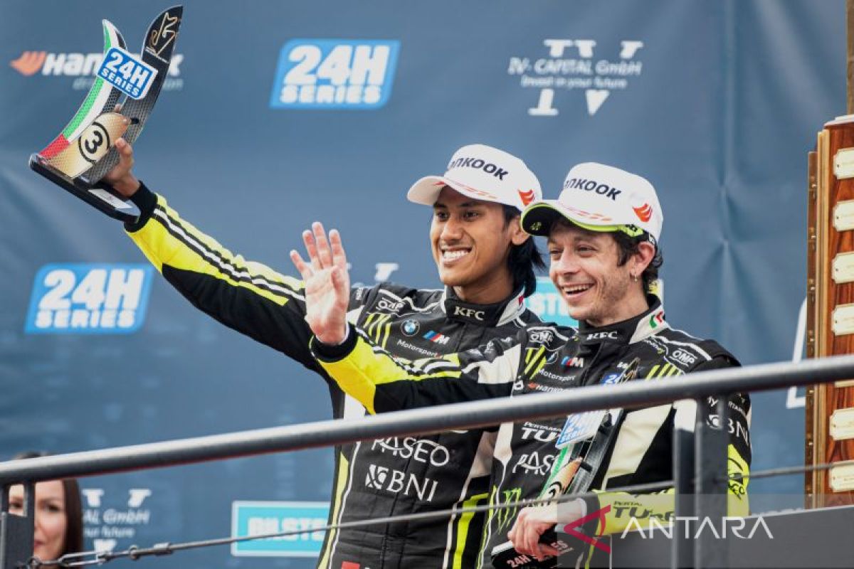 Pebalap Indonesia Sean Gelael tandai kerja bareng Valentino Rossi dengan podium