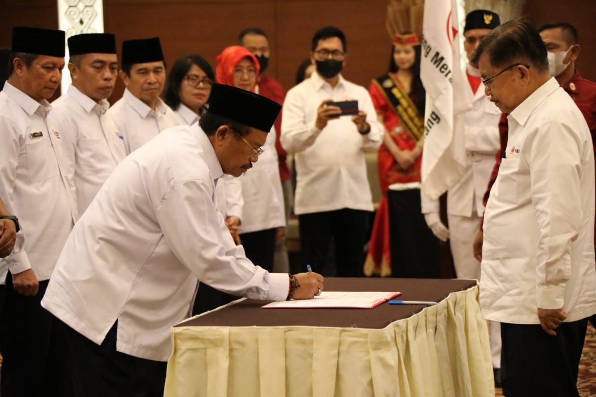 Jusuf Kalla pimpin pelantikan Sekda Nuryakin sebagai Ketua PMI Kalteng