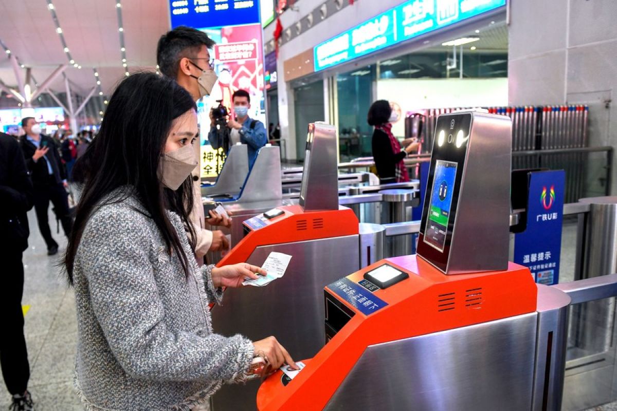 Kereta cepat Hong Kong-China daratan kembali beroperasi