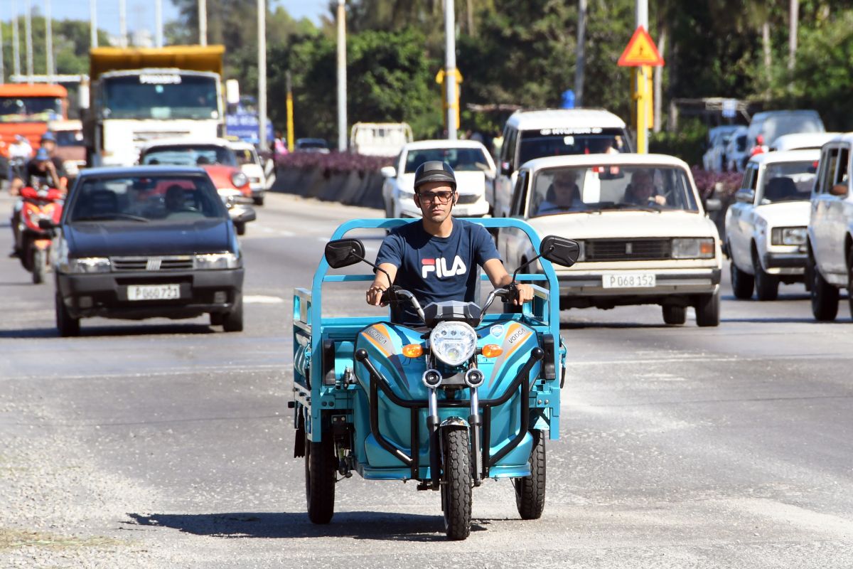 Mobil dan skuter listrik China kian populer di Kuba