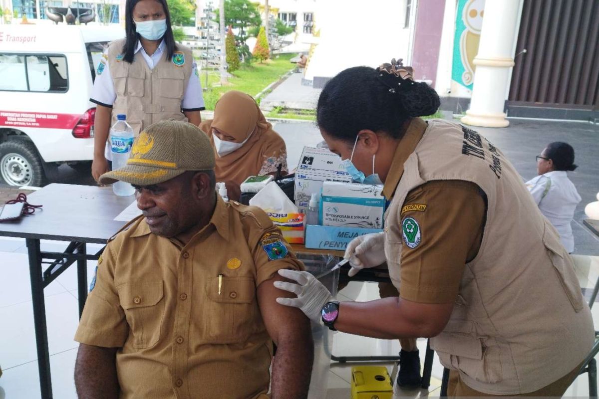 Pemerintah Papua Barat mulai wajibkan ASN vaksinasi COIVD-19