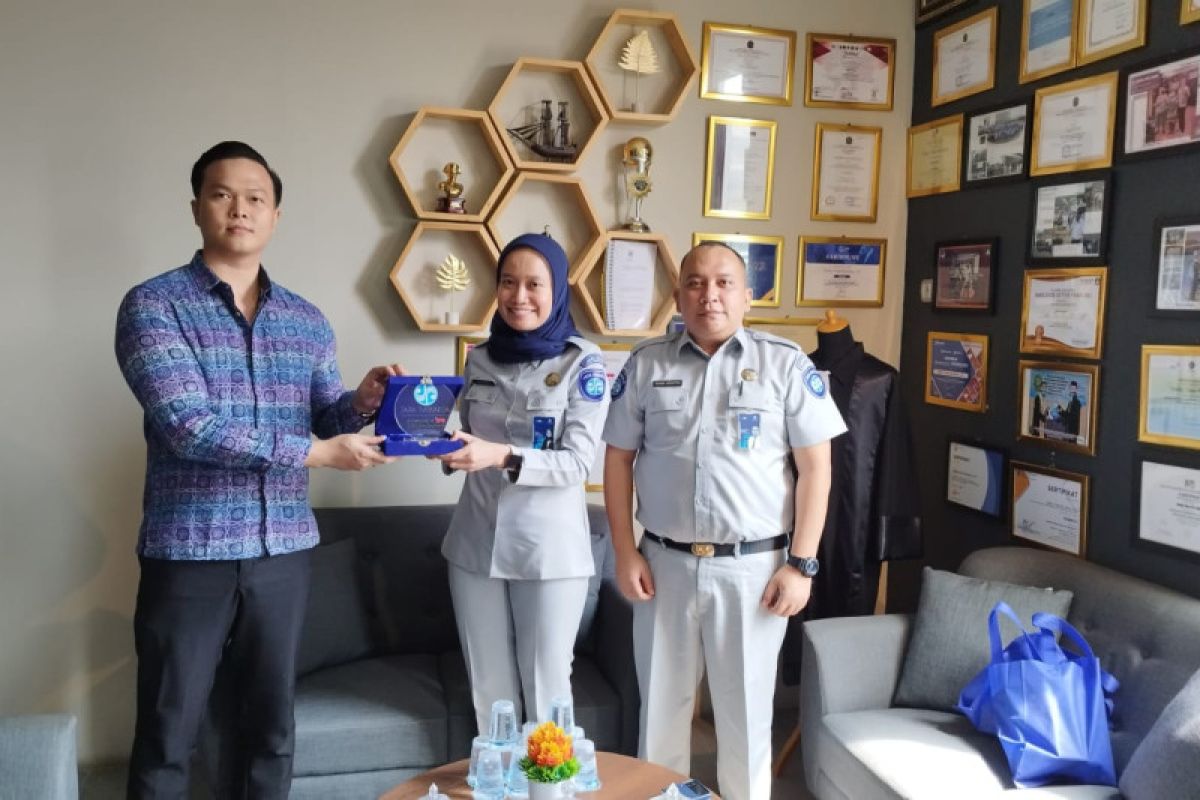Jasa Raharja Perwakilan Tangerang Berikan Apresiasi Kepada PT Arimbi Jaya Agung