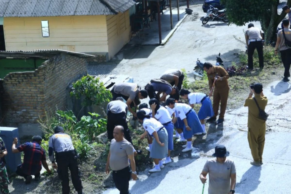 Dukung F1 Powerboat Lake Toba, aksi bersih-bersih digelar di Samosir