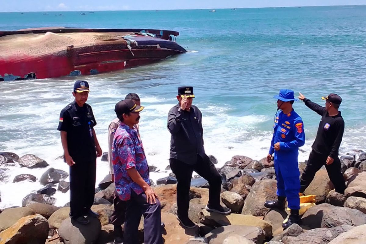 Polisi: Kapal yang karam sepekan lalu di Garut masih misterius