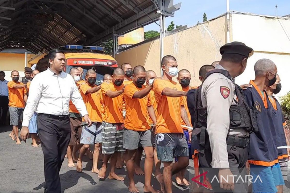 Polisi amankan 21 tersangka pencuri sawit di Kobar dengan kerugian Rp293 juta lebih