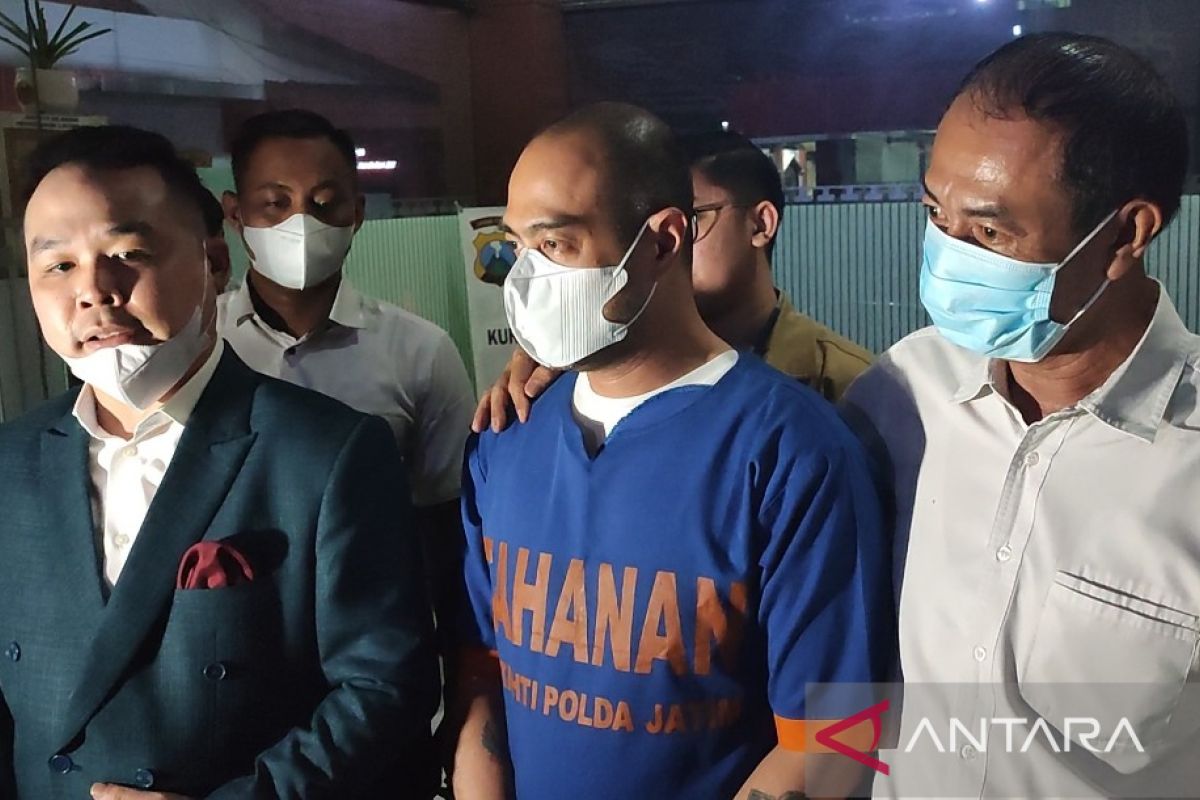 Ferry Irawan diperiksa sembilan jam sebagai tersangka kasus KDRT