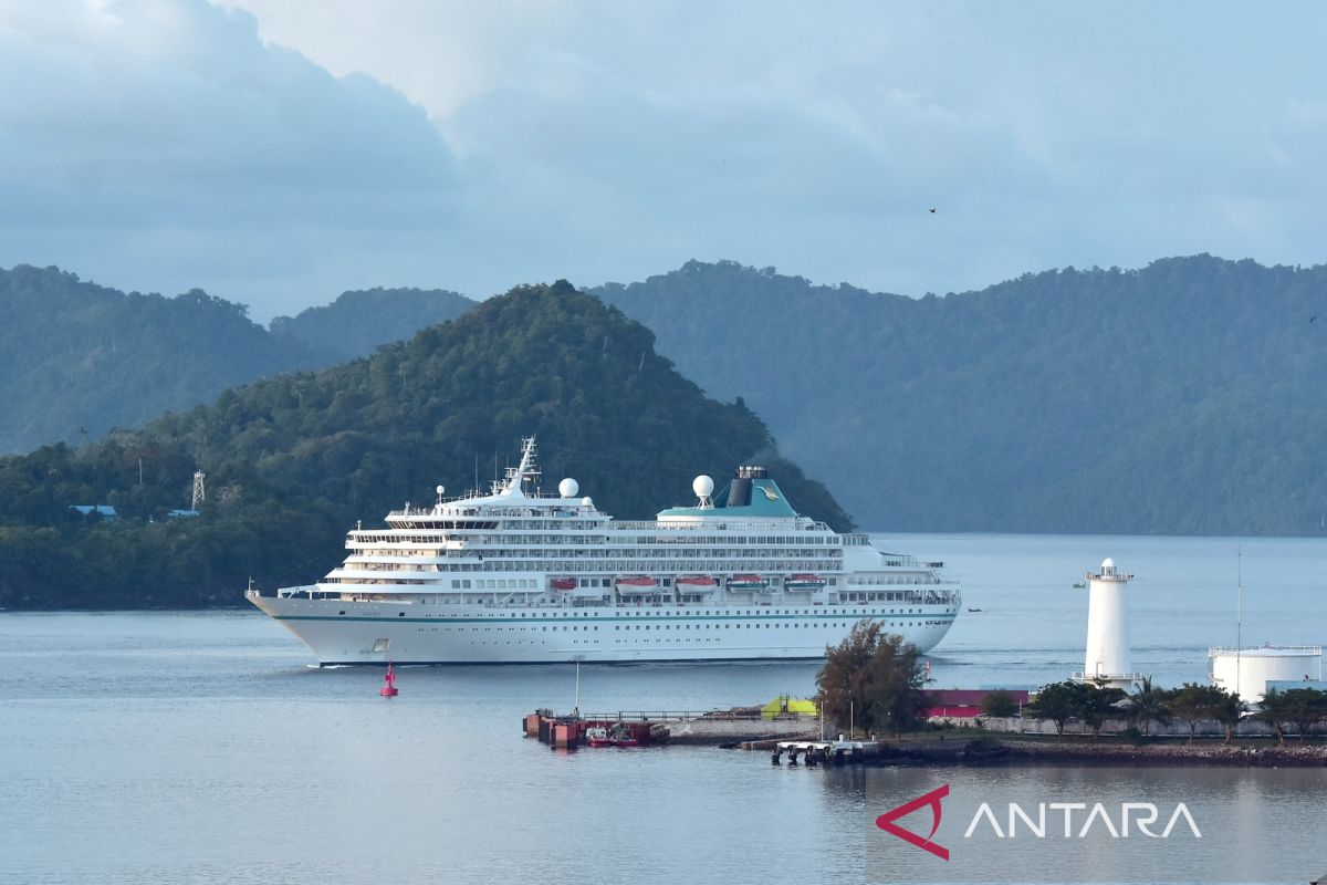 Kapal pesiar MS Amera bersandar di Sabang, angkut 751 wisatawan