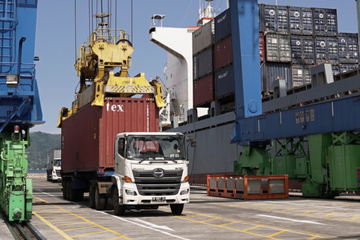 Arus peti kemas Pelabuhan Indonesia tumbuh 1,08 persen selama tahun 2022