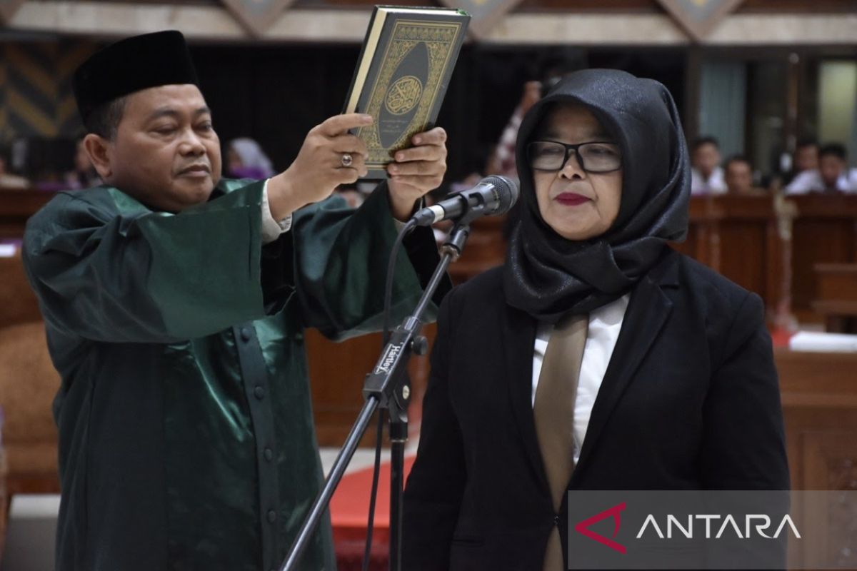 Komariah resmi jabat anggota DPRD Kaltim