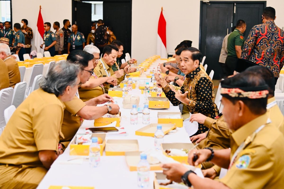 Jokowi ikuti sesi panel Rakornas Forkopimda hingga makan siang bersama