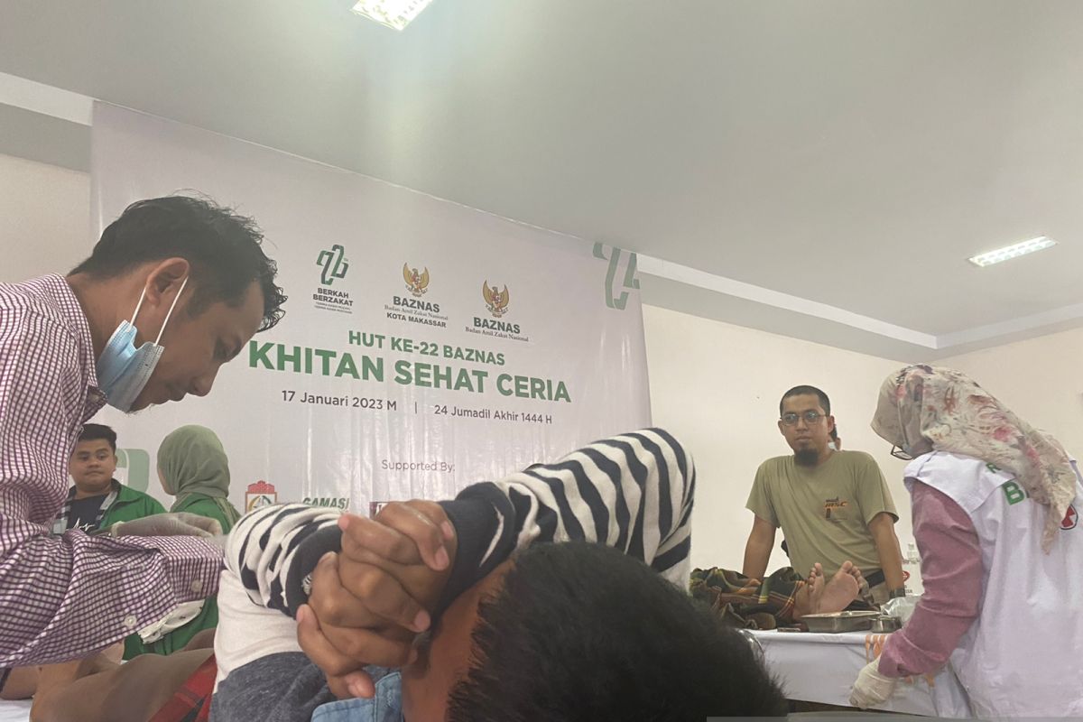 Baznas Makassar gelar sunat massal 100 anak peringati milad ke-22