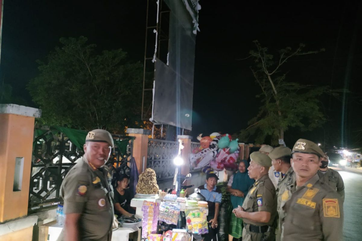 PKL di depan RSUD Praya Lombok Tengah ditertibkan
