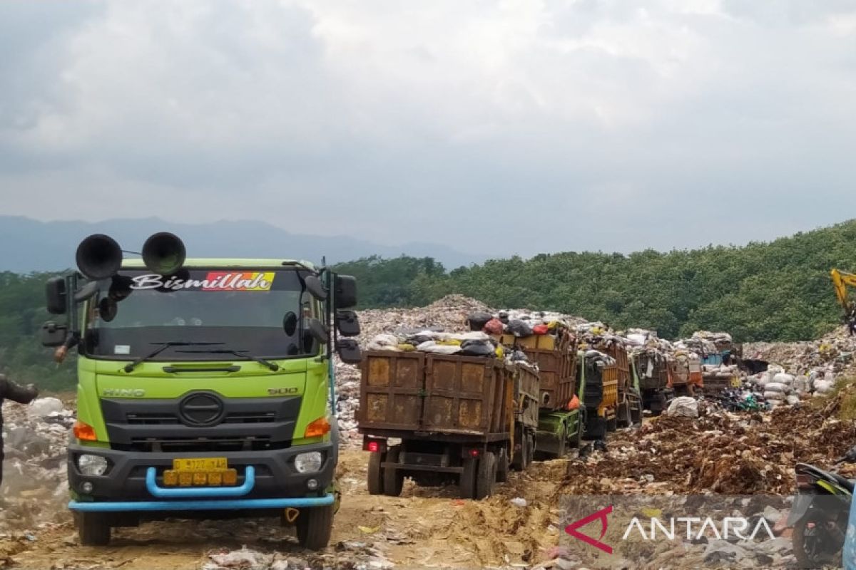 300 ton sampah di Kota Bandung tak terangkut ke TPA tiap hari