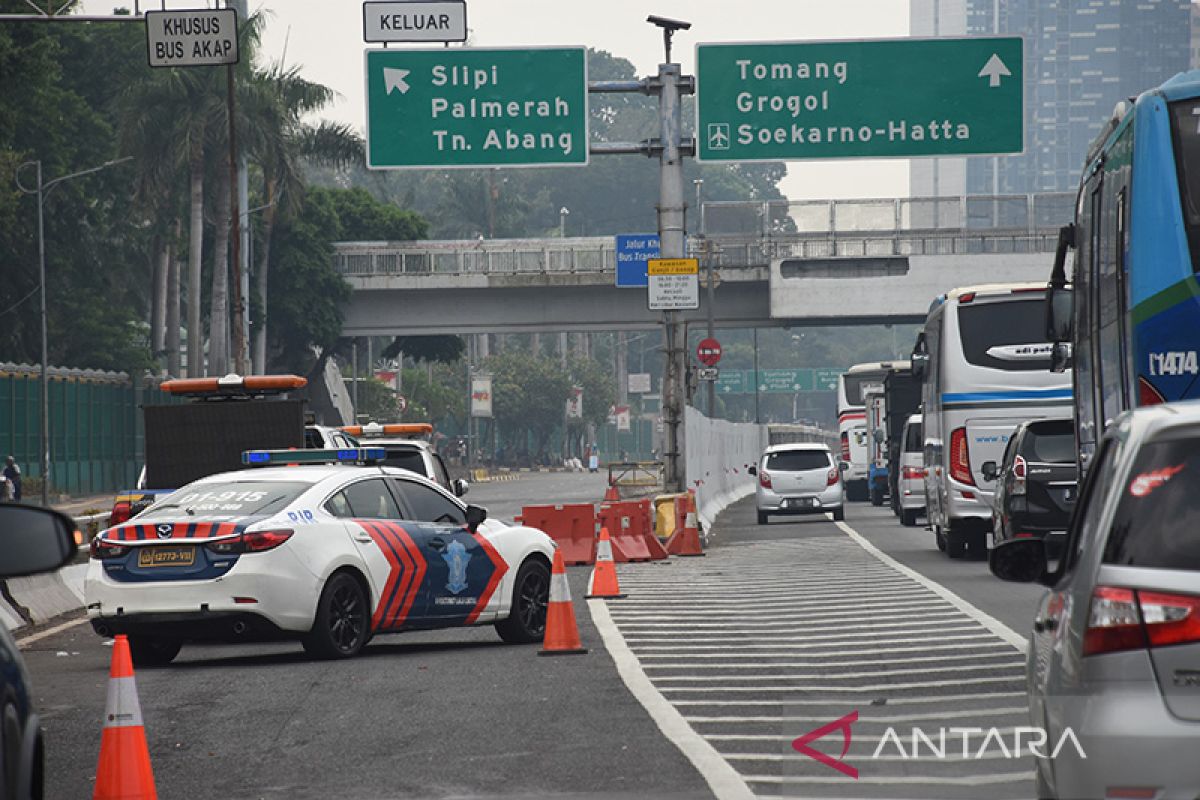 Polda Metro alihkan arus lalu lintas sekitar Gedung DPR