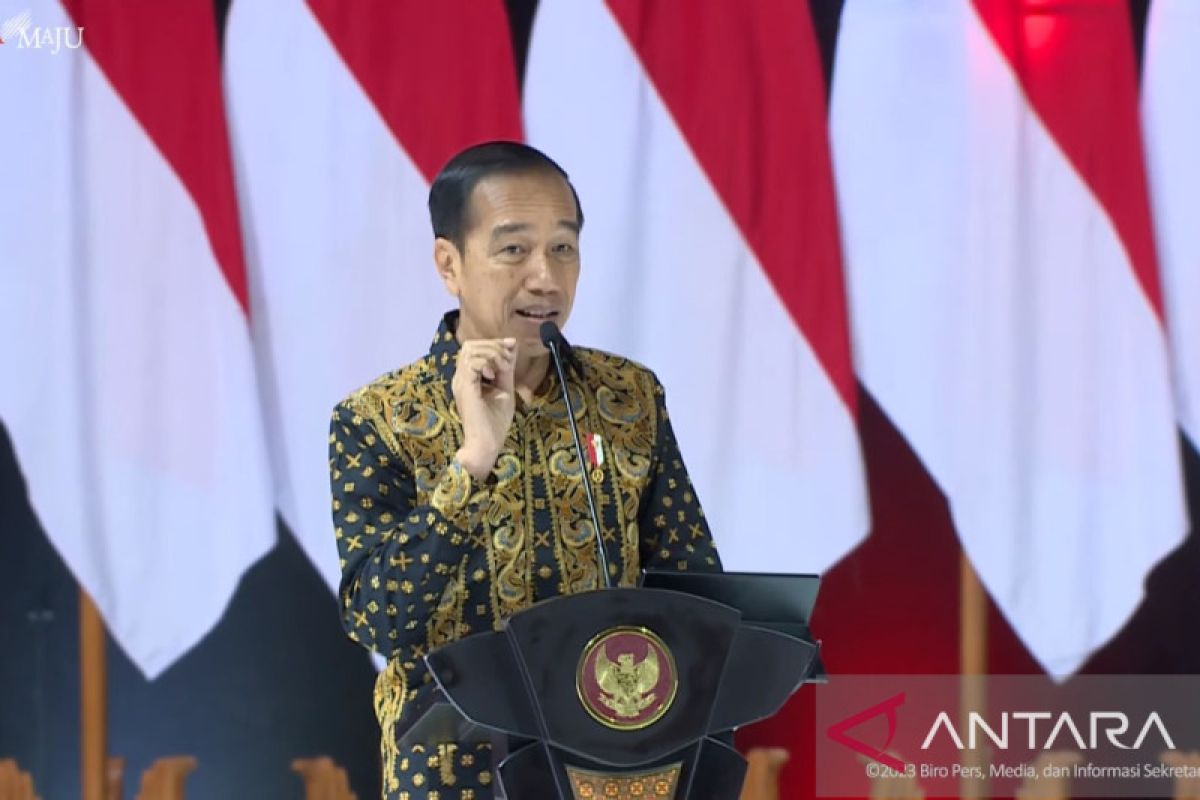 Jokowi: Konstitusi tidak boleh kalah dengan instruksi
