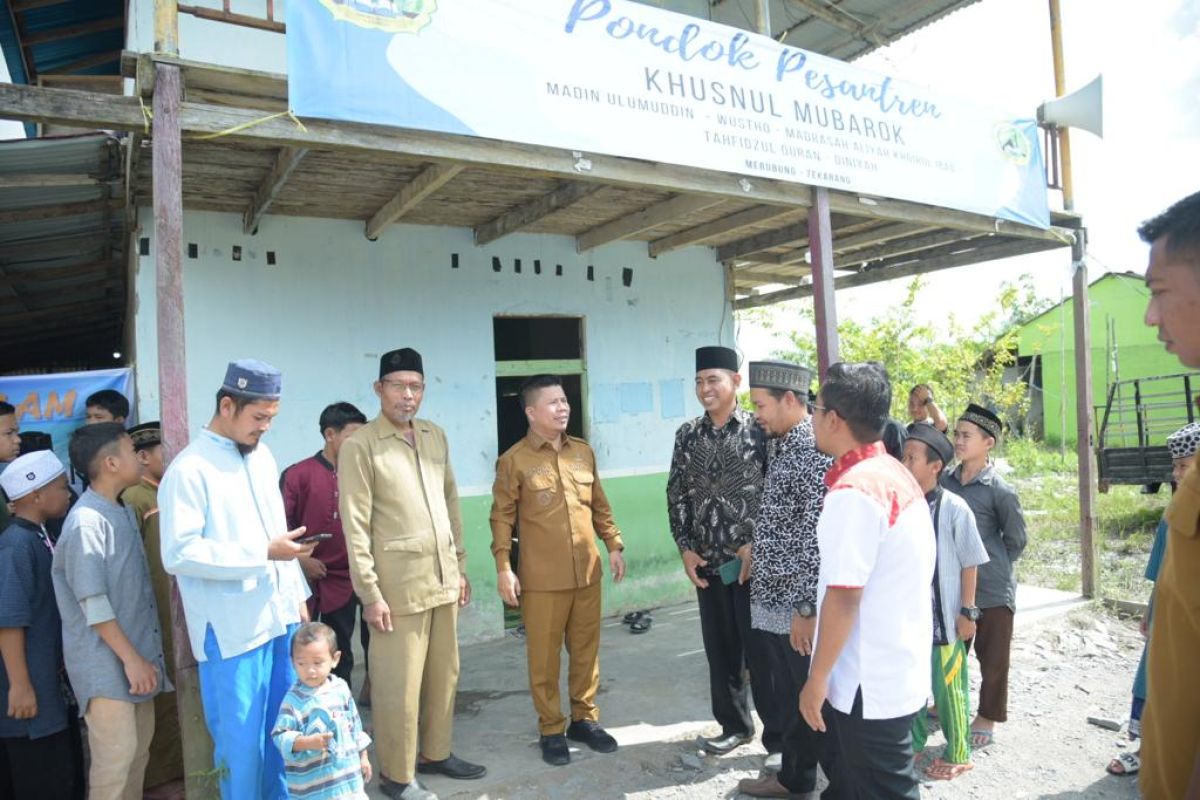 Satono komitmen berikan perhatian kepada pondok pesantren