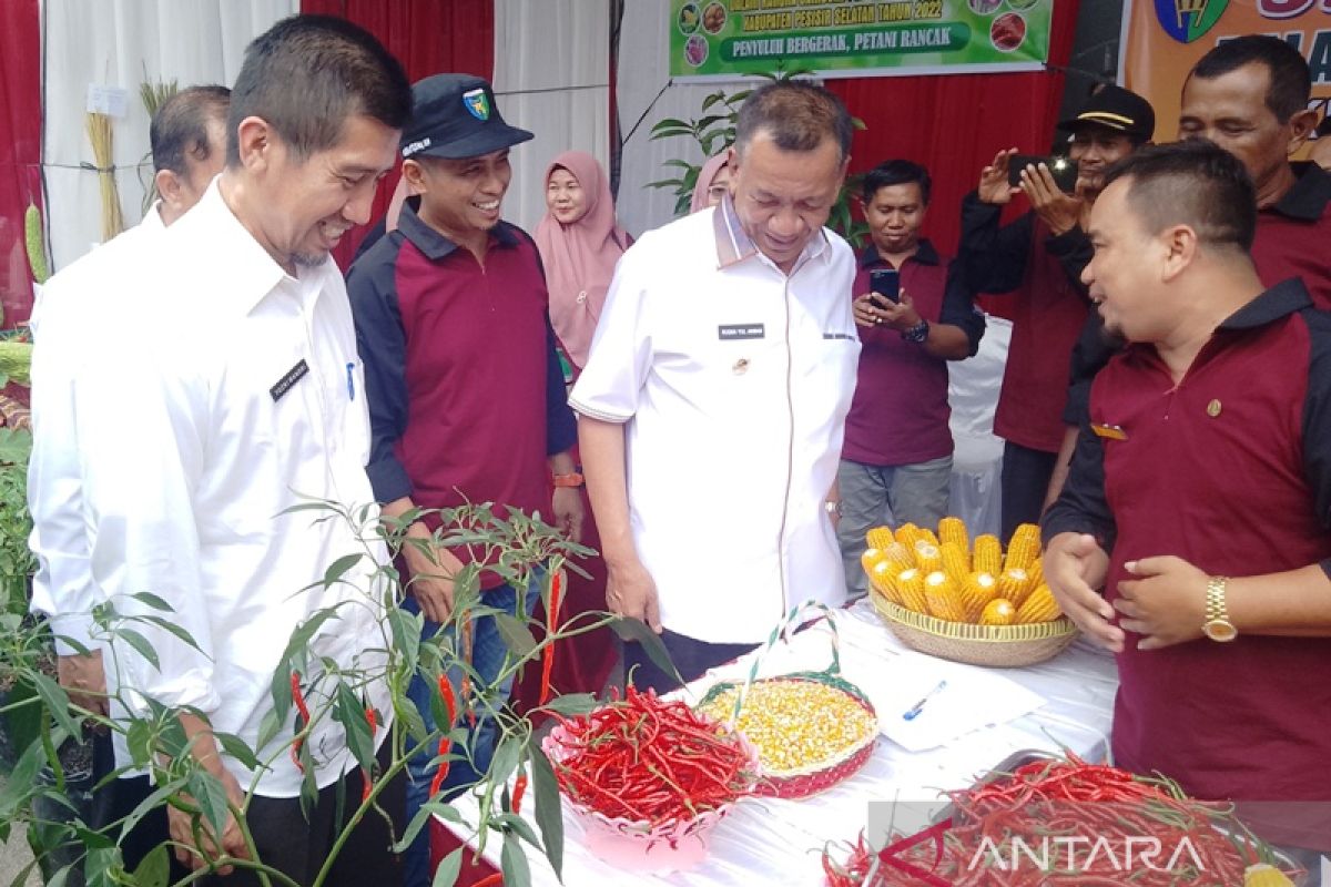 Bupati Pesisir Selatan siapkan langkah atasi kemiskinan ekstrem dan inflasi