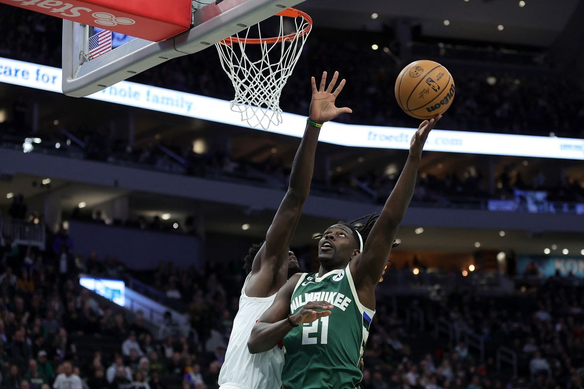 Jrue Holiday jadi bintang saat Bucks atasi Raptors