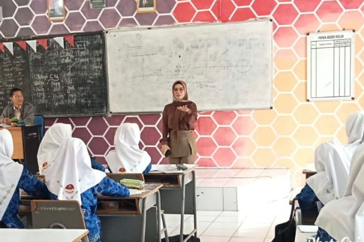 Komisi IV tinjau proses KBM full day di SMA TT pasca pandemi COVID-19