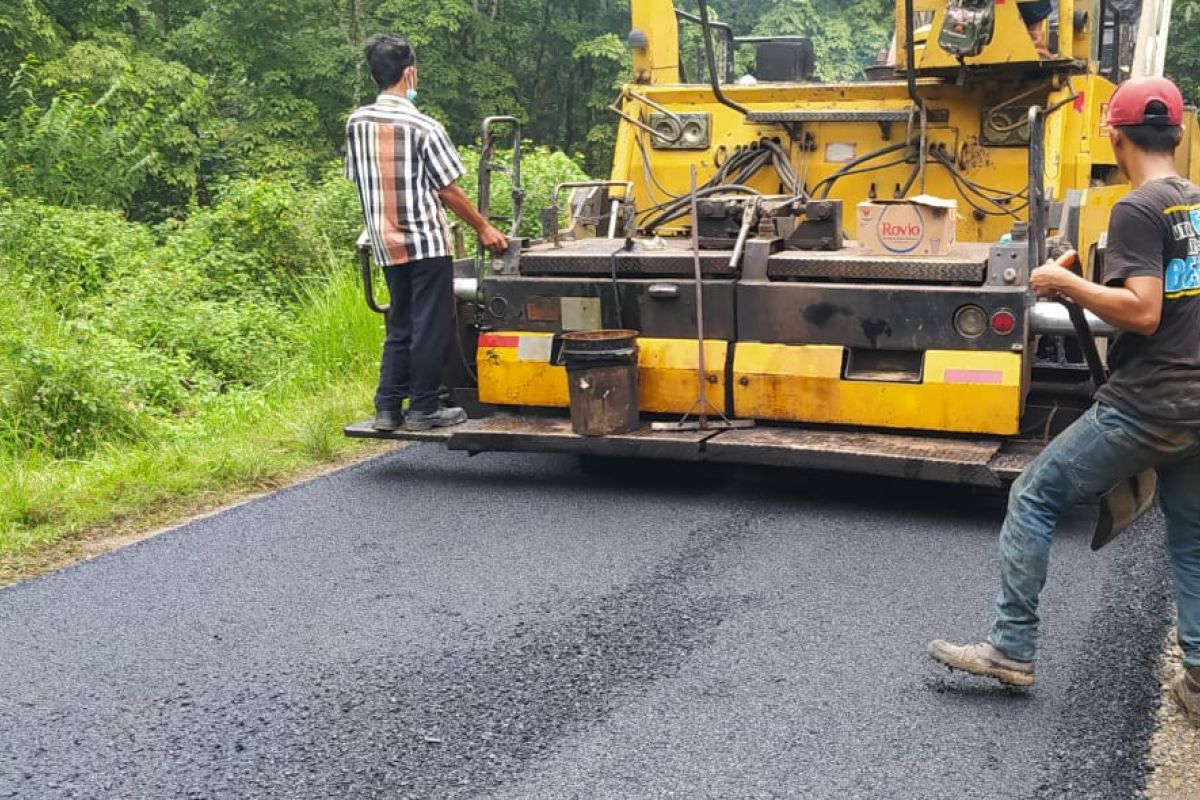 Kerusakan jalan di Desa Cinangka Purwakarta ditangani bertahap