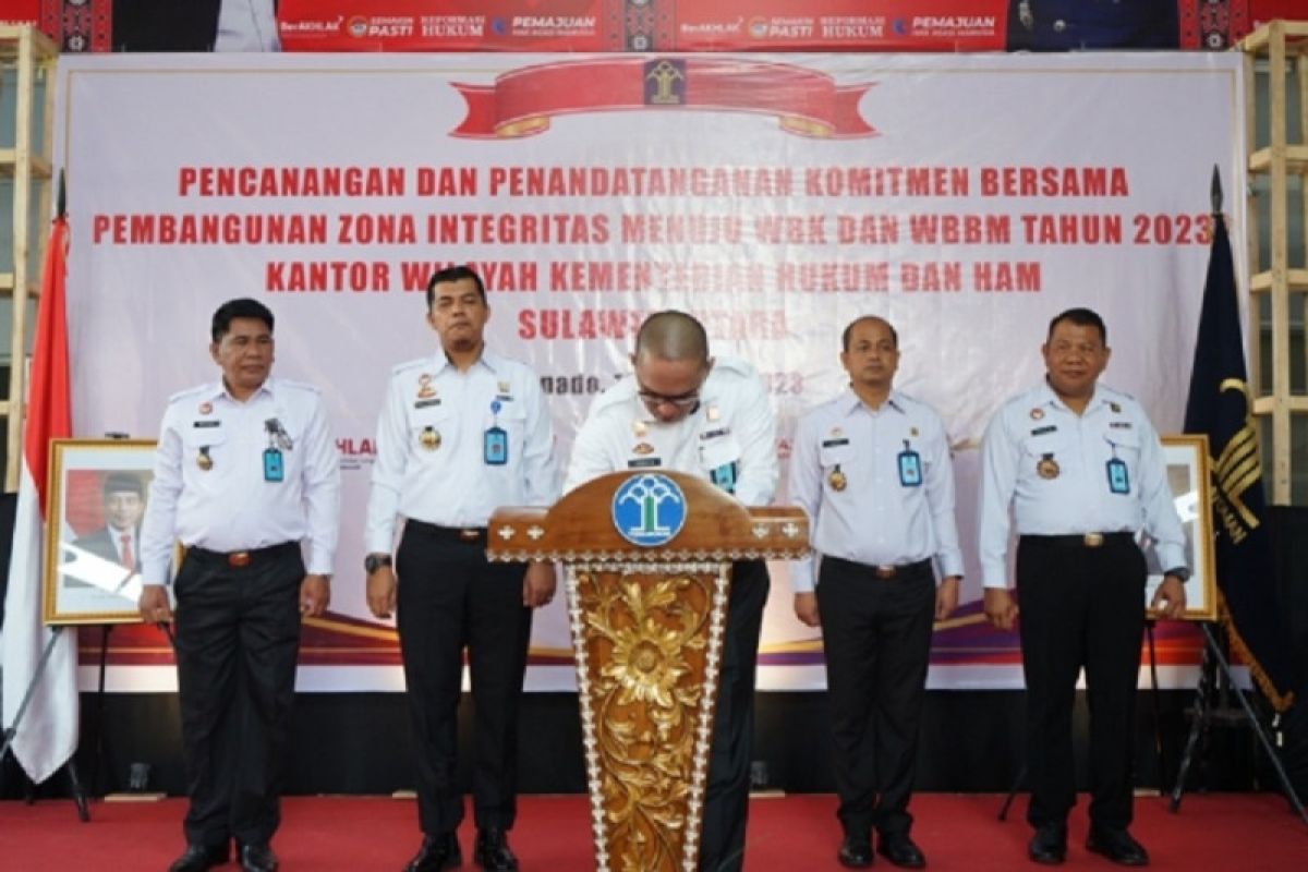 Pejabat Kemenkumham Sulut tandatangani komitmen zona integritas