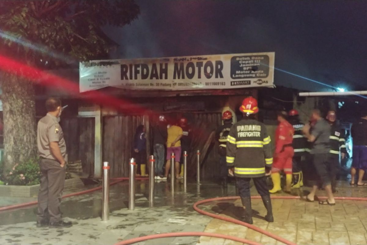 Kebakaran hanguskan puluhan unit sepeda motor di Padang