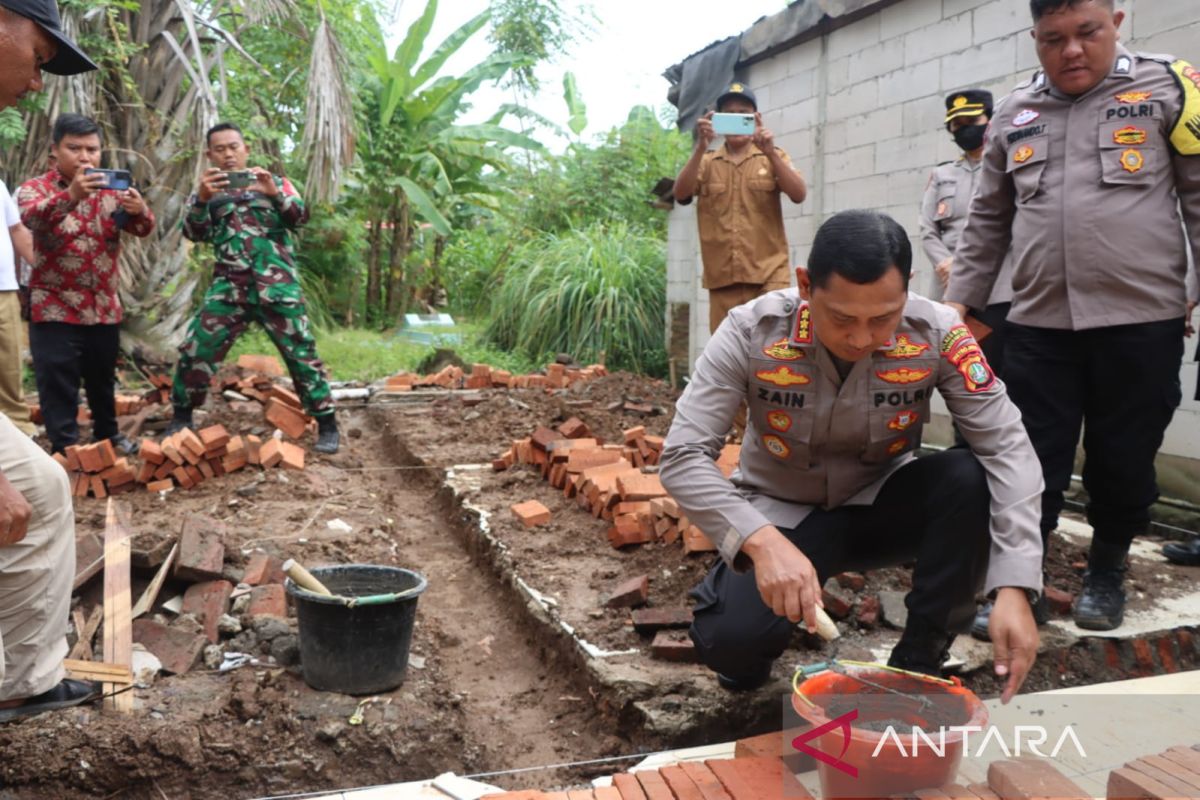 Polrestro Tangerang bedah rumah warga tak mampu di Pakuhaji Kecamatan