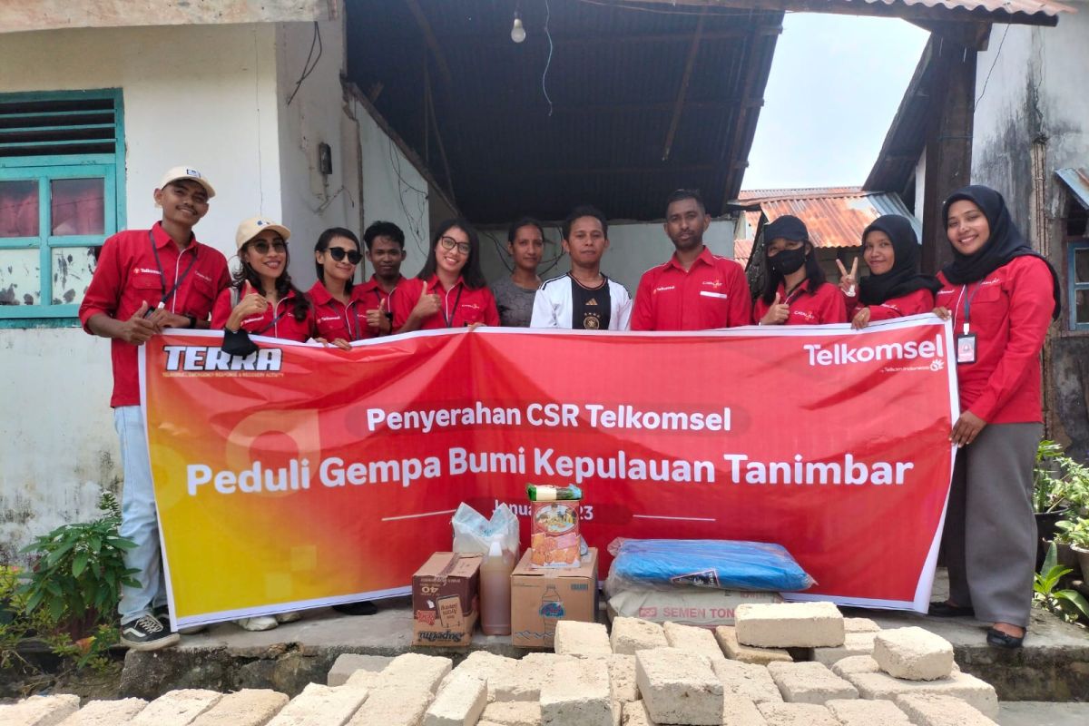 Telkomsel salurkan bantuan korban gempa  di Kepulauan Tanimbar