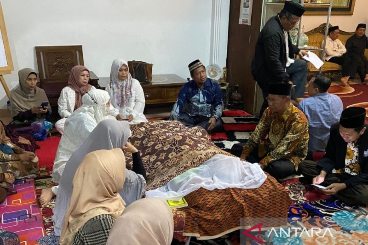 Prof Andi Rasdiyanah, rektor perempuan pertama Indonesia timur wafat