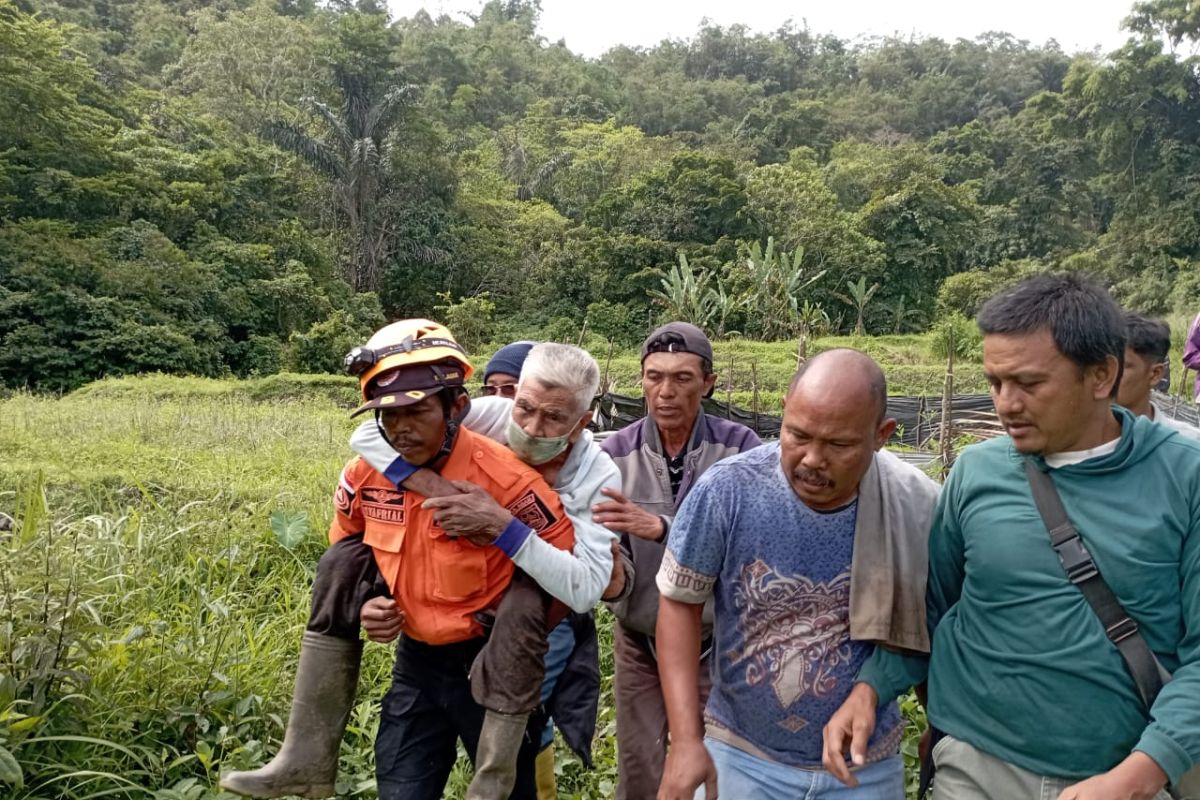 Tim Gabungan Pemkab Agam temukan Kakek 84 tahun yang dilaporkan hilang di kebun