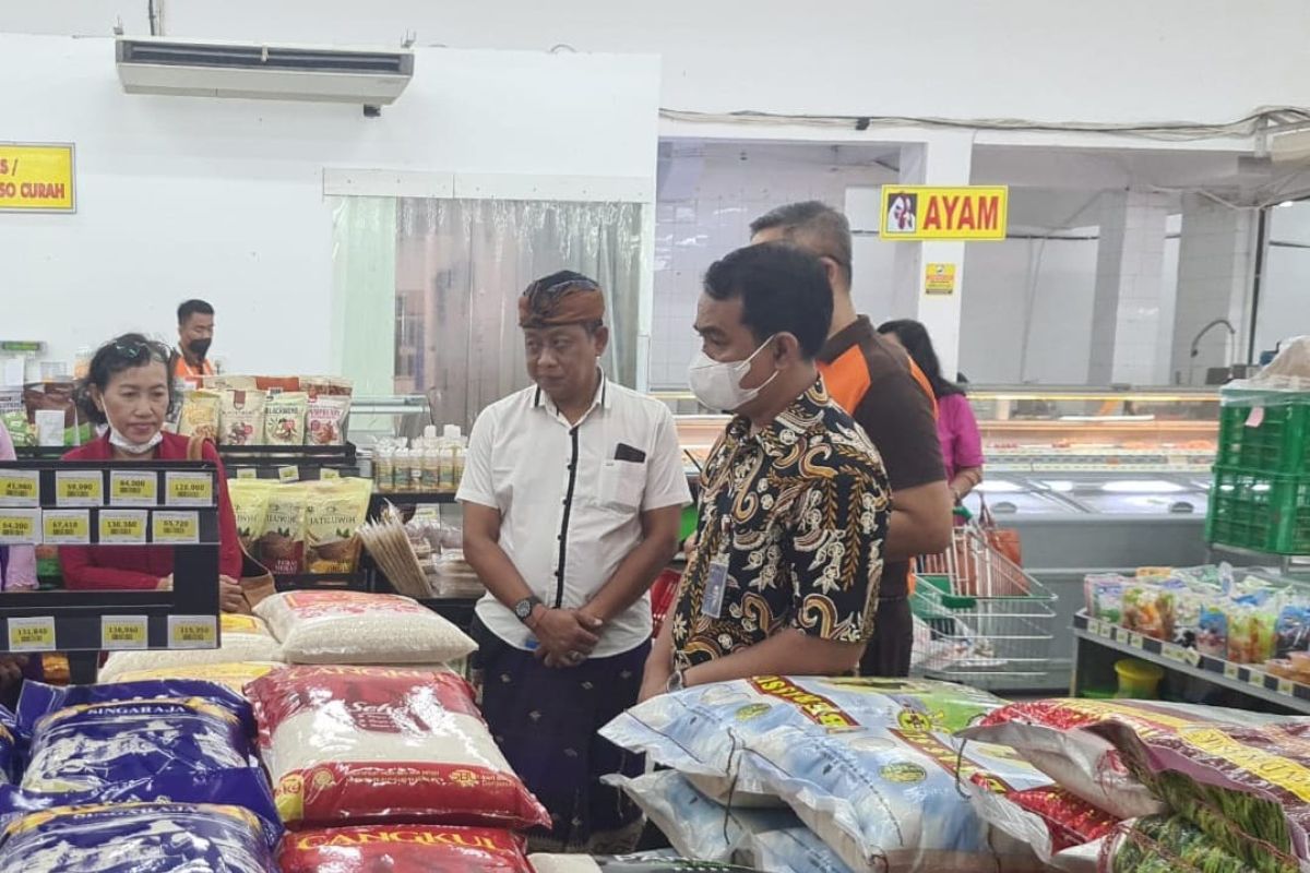 Bulog distribusi 3.000 ton beras medium ke seluruh pasar tradisional di Bali