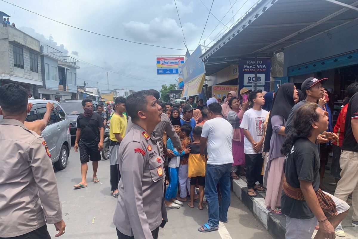 Seorang karyawan Alfamart di Kediri Lombok Barat tewas tersengat listrik