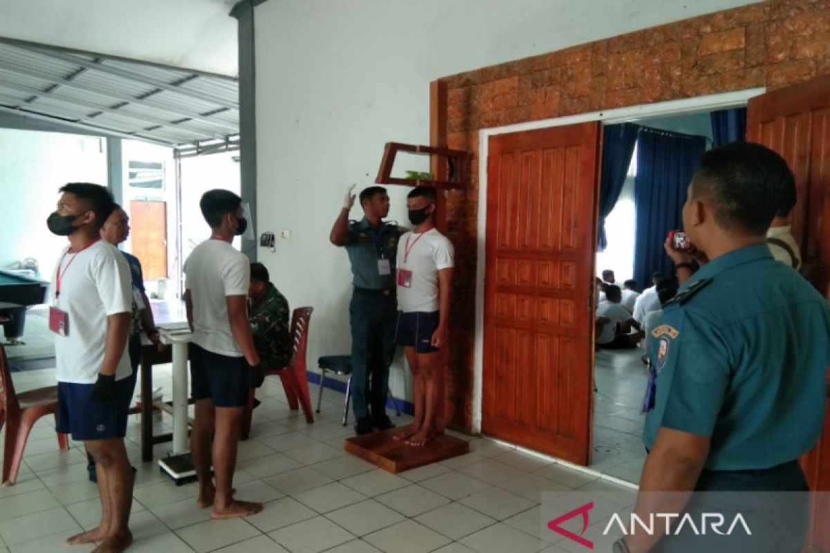 Sebanyak 781 calon siswa TNI AL jalani tes kesehatan di Lanal Kendari