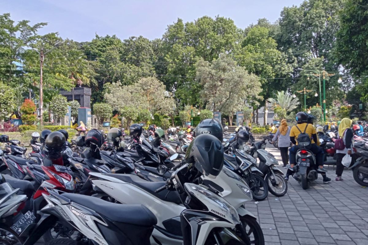Dishub Mataram mengalihkan retribusi parkir pasar ke Disdag