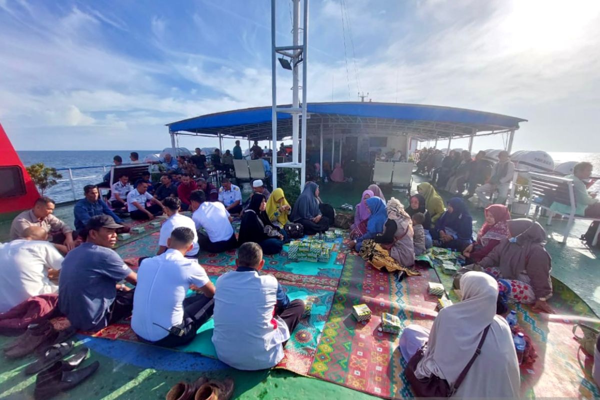 Warga doa bersama mengenang 27 tahun tenggelam KPM Gurita di Sabang