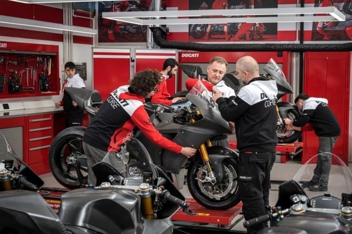 Ducati mulai produksi motor listrik V21L untuk MotoE World Championship 2023