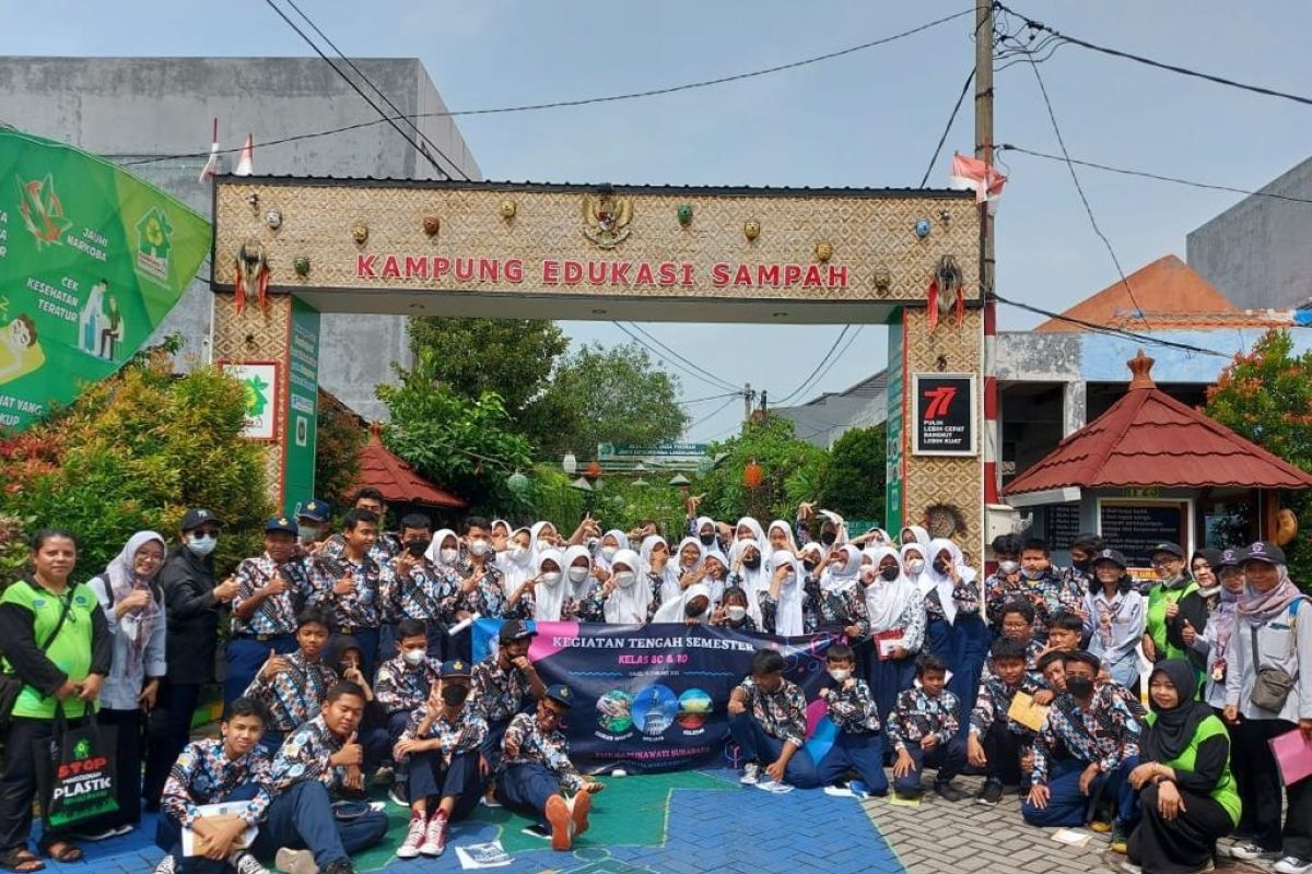 Siswa SMP Barunawati ke Kampung Edukasi Sampah belajar pilah dan olah