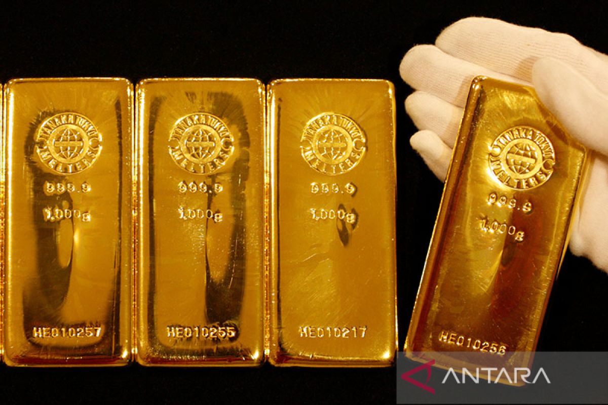 Emas jatuh, tapi bertahan di atas level psikologis 2.000 dolar