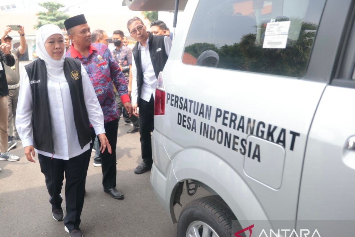 Gubernur Khofifah serahkan bantuan kendaraan operasional untuk organisasi perangkat desa