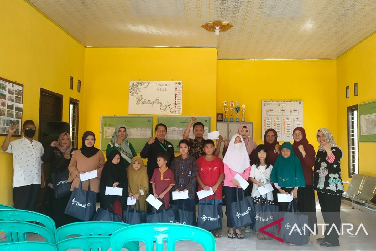 Anak Yatim dan Piatu di Desa Belo Laut Terima Tali Asih dari PT Timah Tbk